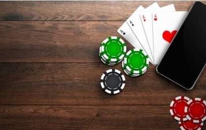 Como jogar poker online: apostas, blinds e o botão