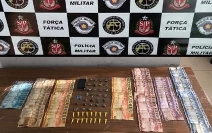 Polícia prende jovem com drogas e mais de R$ 2 mil&nbsp;