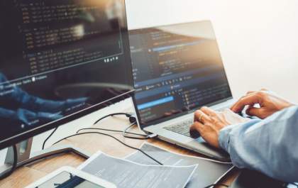Curso gratuito de Desenvolvedor de Software oferece oportunidade de emprego para concluintes