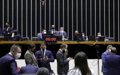 Câmara aprova reforma eleitoral; proposta estabelece volta das coligações