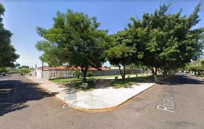 Professora tem celular roubado em praça no bairro Santana