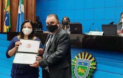 Conselho de Reitores de Instituições de Ensino Superior aprovam e entregam comenda para o Prefeito Angelo Guerreiro