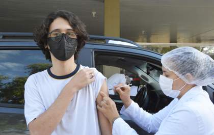 Birigui inicia vacinação contra covid-19 em adolescentes com 17 anos sem comorbidades
