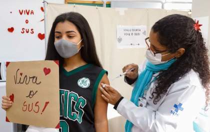 Covid-19: mais de um milhão de adolescentes já foram vacinados