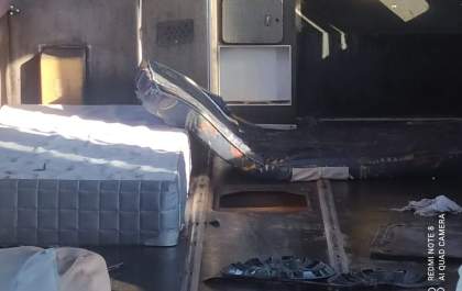 Polícia encontra ônibus com gasolina abandonado em Glicério
