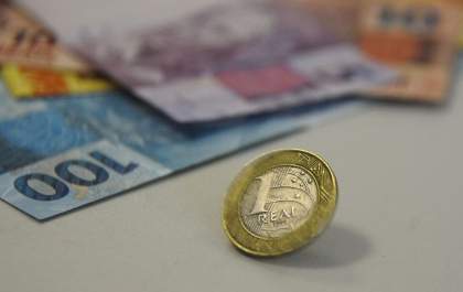 Orçamento de 2022 prevê salário mínimo de R$ 1.169