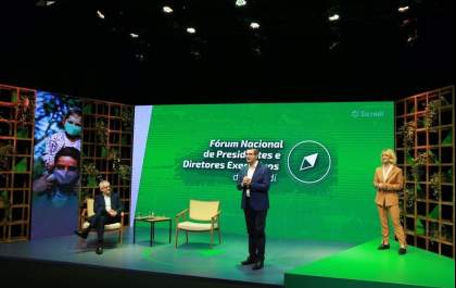 Líderes do Sicredi debatem cenários e tendências econômicas em Fórum Nacional