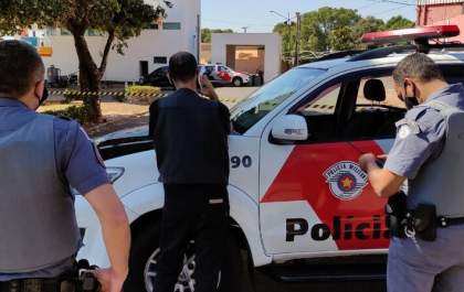 Carro abandonado em Birigui pode ter sido usado por assaltantes em Araçatuba