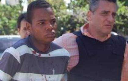 Jovem amputado após explosão não tem relação com assassinato de veterinário