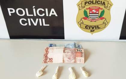 PC de Andradina prende servente de pedreiro em flagrante por tráfico de drogas no bairro Jardim Europa