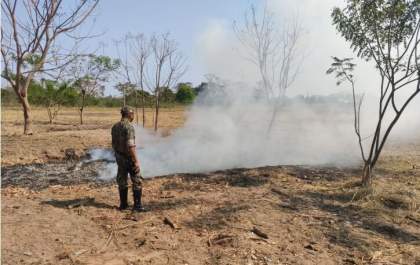 Polícia Militar Ambiental de Bataguassu autua síndico por incêndio de resíduos de limpeza em condomínio