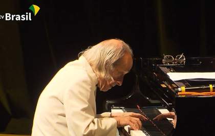 Referência do piano, João Carlos Assis Brasil morre aos 76 anos