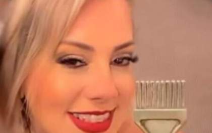 Rita Lima recebe pincel de ouro em mechas e colorimetria