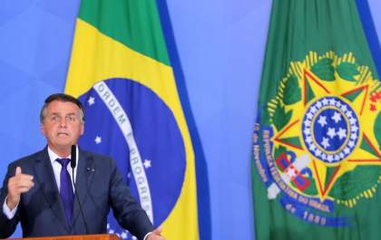 Bolsonaro pede liberação de rodovias aos caminhoneiros