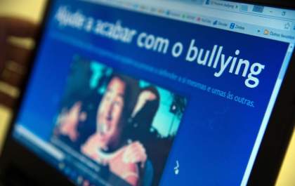 IBGE: um em cada dez estudantes já foi ofendido nas redes sociais