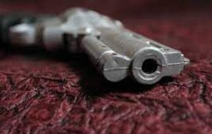 Menino de 8 anos é ferido com tiro no rosto