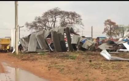 Temporal causa destruição e assusta moradores em Água Clara
