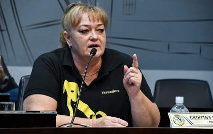 Pintor acusa vereadora de difamá-lo nas redes sociais