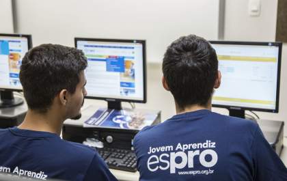 Pesquisa revela que jovens de baixa renda são mais requisitados para voltar ao trabalho presencial