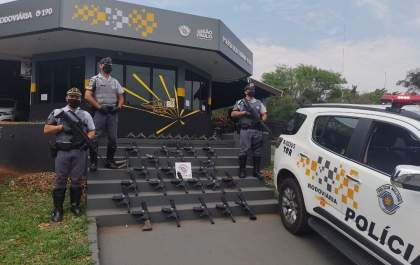 2º Batalhão Rodoviário apreende mais de 30 armas que eram transportadas em caminhão