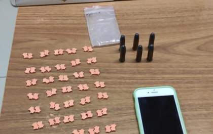 Jovem é preso após receber 100 comprimidos de ecstasy pelos Correios