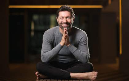Setembro Amarelo: saiba como a prática de yoga pode contribuir com o tratamento de depressão
