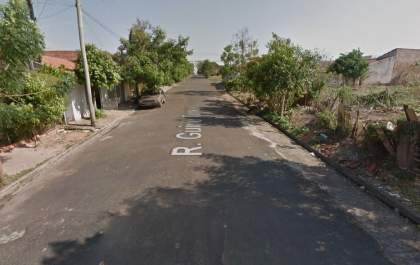 Jovem é encontrado caído na rua após bater carro em cerca em Birigui