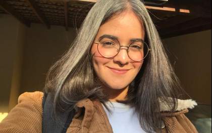 Liberdade aos grisalhos: fios brancos já são tendência entre os mais jovens
