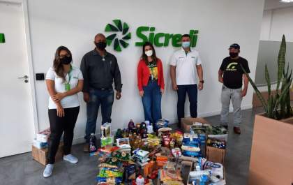 Sicredi arrecada mais de 6 toneladas de alimentos em campanha