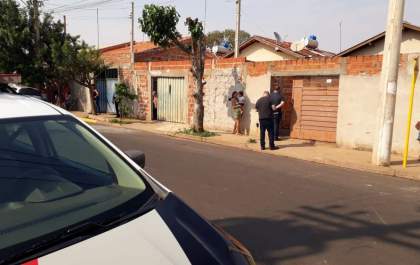 Homem é encontrado morto dentro de casa com tiro na cabeça