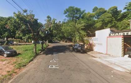 Estudante encontra carro danificado após ir a restaurante na avenida Brasília
