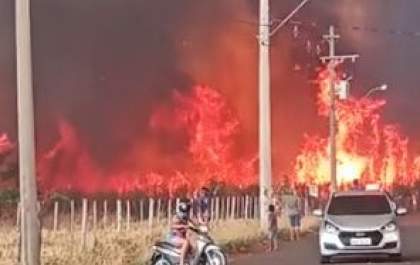 Incêndio em canavial assusta moradores em Valparaíso