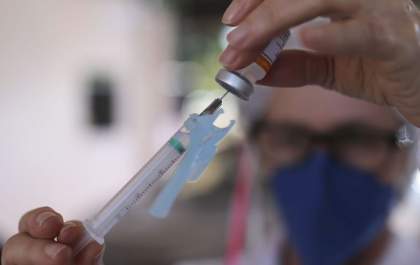 Araçatuba imuniza com a 3ª dose idosos com 60 anos a partir desta sexta