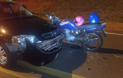 Casal ferido em acidente de moto a caminho da igreja