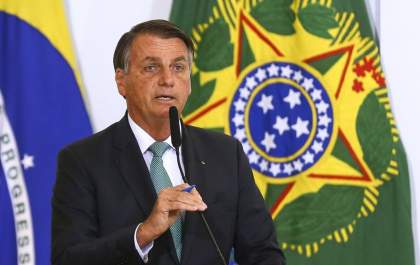 Médicos de Bolsonaro descartam necessidade de nova cirurgia