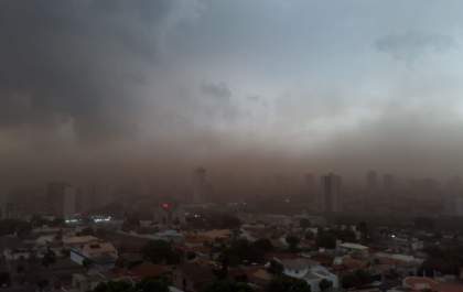 Araçatuba registra chuva forte com granizo neste domingo