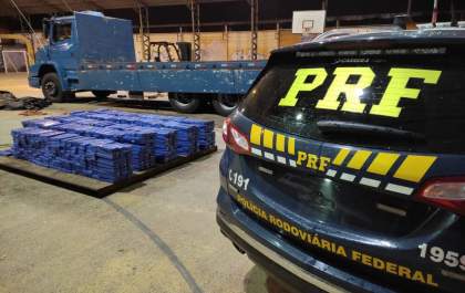 Polícia encontra quase 1 tonelada de maconha em caminhão apreendido em Penápolis