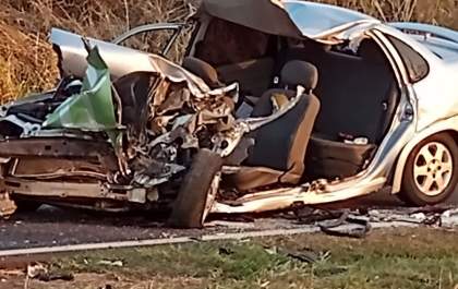 Homem morre ao bater carro em ônibus em Bilac