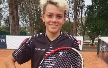 Tenista penapolense vence torneio