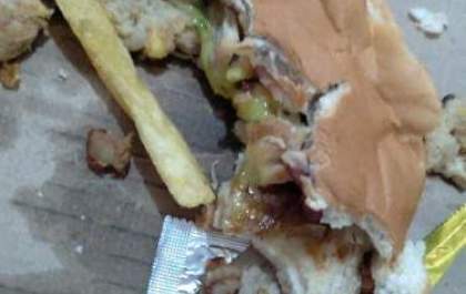 Barata no lanche vira caso de polícia
