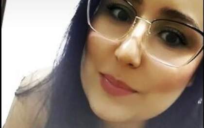 Mulher morre após bater Biz em van