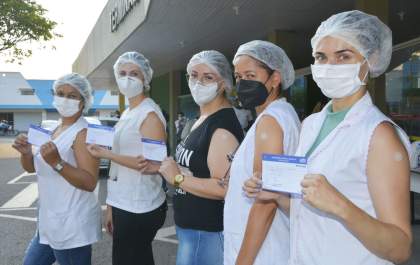 Prefeitura inicia aplicação de dose adicional em profissionais de saúde