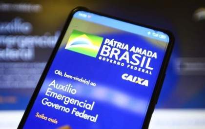 Governo discute prorrogar auxílio emergencial por mais um ano