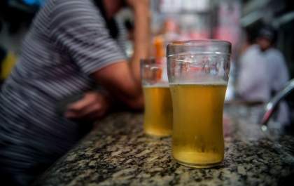 Reforma tributária: relatório eleva imposto sobre bebida e cigarro
