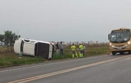 Motorista tomba caminhonete na rodovia Senador Teotônio Vilela