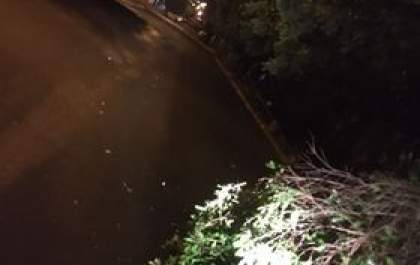 Entregadores sofrem com fios soltos pela cidade