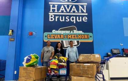 Havan doa brinquedos para Dia da Crianças e leva Robô para hospital