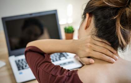 Fisioterapeuta dá dicas de como cuidar do corpo no home office