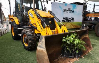 Governador de SP anuncia programa para recuperar estradas rurais