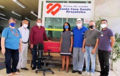 Rotary Cruzeiro do Sul doa televisor para a Santa Casa